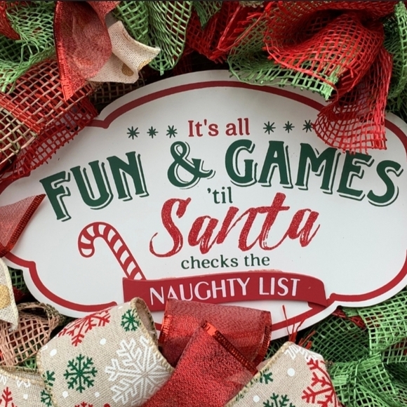 Christmas Wreath - Festive "Santa Checks The Naughty List" Christmas Wreath - Picture 5 of 5